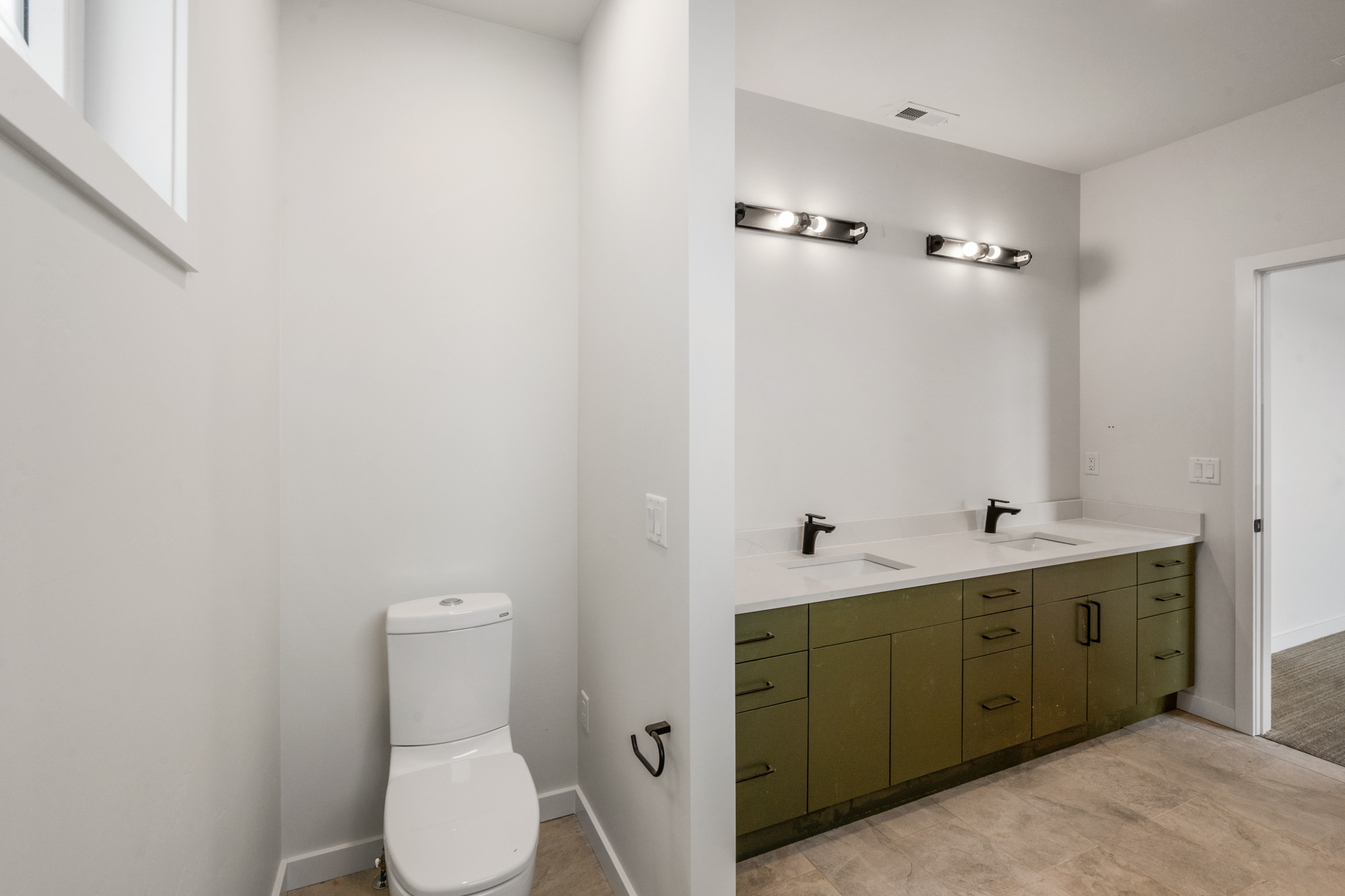 Saul Creative-3019 South 30th Avenue-Lisa Collins-Berkshire Hathaway HomeServices-DSC05869